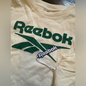 Reebok retro boxy crop top 💚